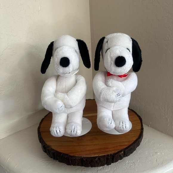 1968 Snoopy Hugging Plush by applause - Picture 1 of 16